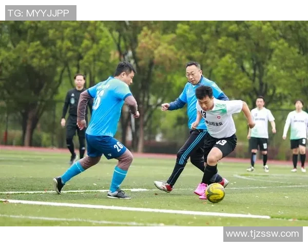 布莱恩罗布森:传奇中场的辉煌历程与对足球的深远影响 布莱恩罗布森:传奇中场的辉煌历程与对足球的深远影响